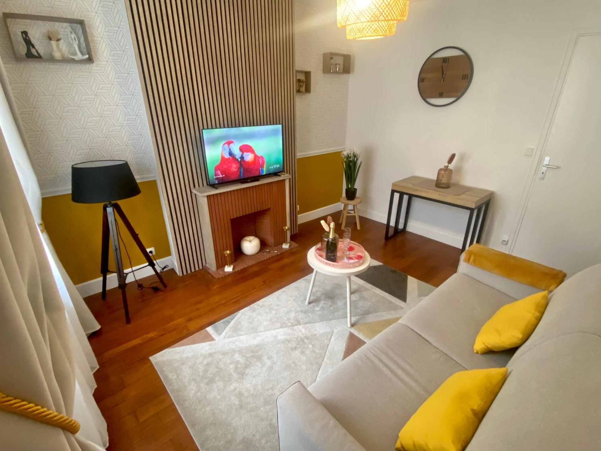 Apartament Le Cocon De La Tour -Vip-Compiegne-Hyper Centre Zewnętrze zdjęcie