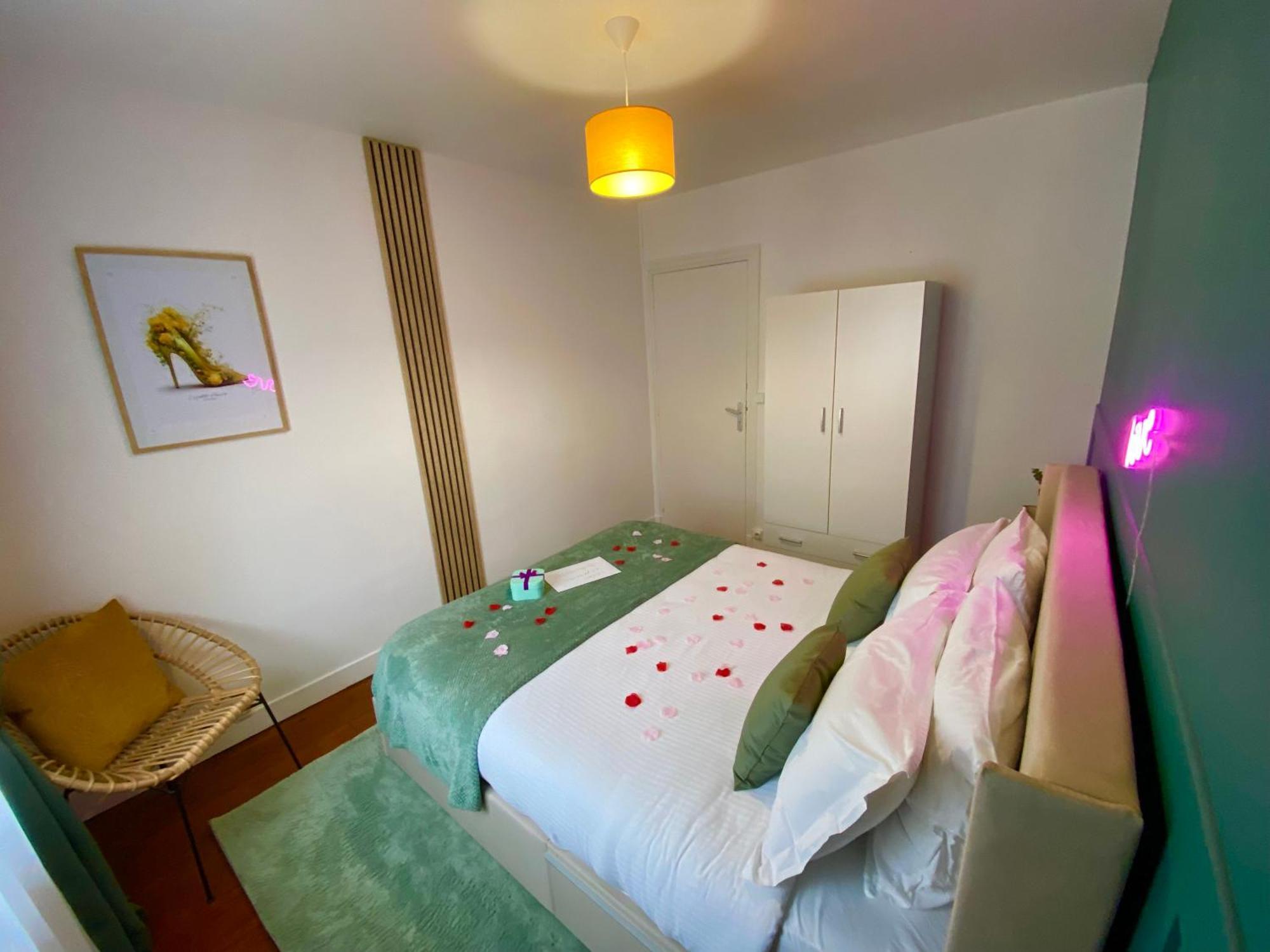 Apartament Le Cocon De La Tour -Vip-Compiegne-Hyper Centre Zewnętrze zdjęcie